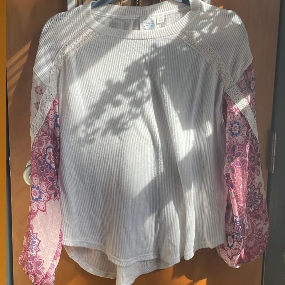 Sweater - Picture 1 of 1